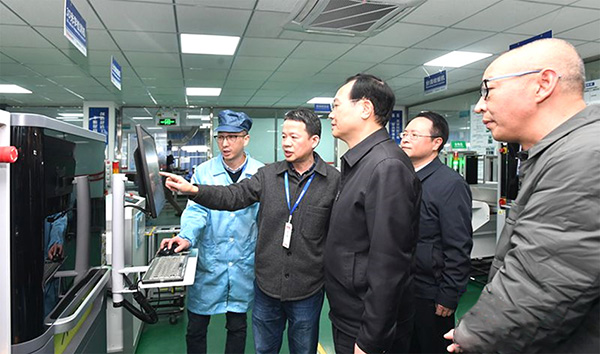 福建省委常委、福州市委书记林宝金一行莅临龙8头号玩家科技调研(图2)