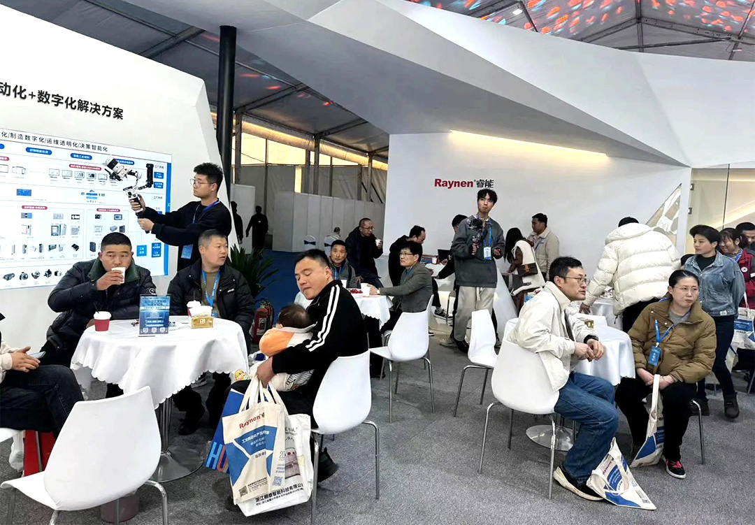 濮院展会精彩回首 | 龙8头号玩家展位人潮涌动，行业前沿手艺一清二楚https://mmbiz.qpic.cn/mmbiz_jpg/uVPLicGse1zfSGAnFj8sU92BkOhtqnEerEJasH17wcFWMmXUSNBo3ibFJKHRHTG82ccnGjNOMEhdcbEAZuheWEIQ/640?wx_fmt=jpeg&from=appmsg&tp=wxpic&wxfrom=5&wx_(图10)